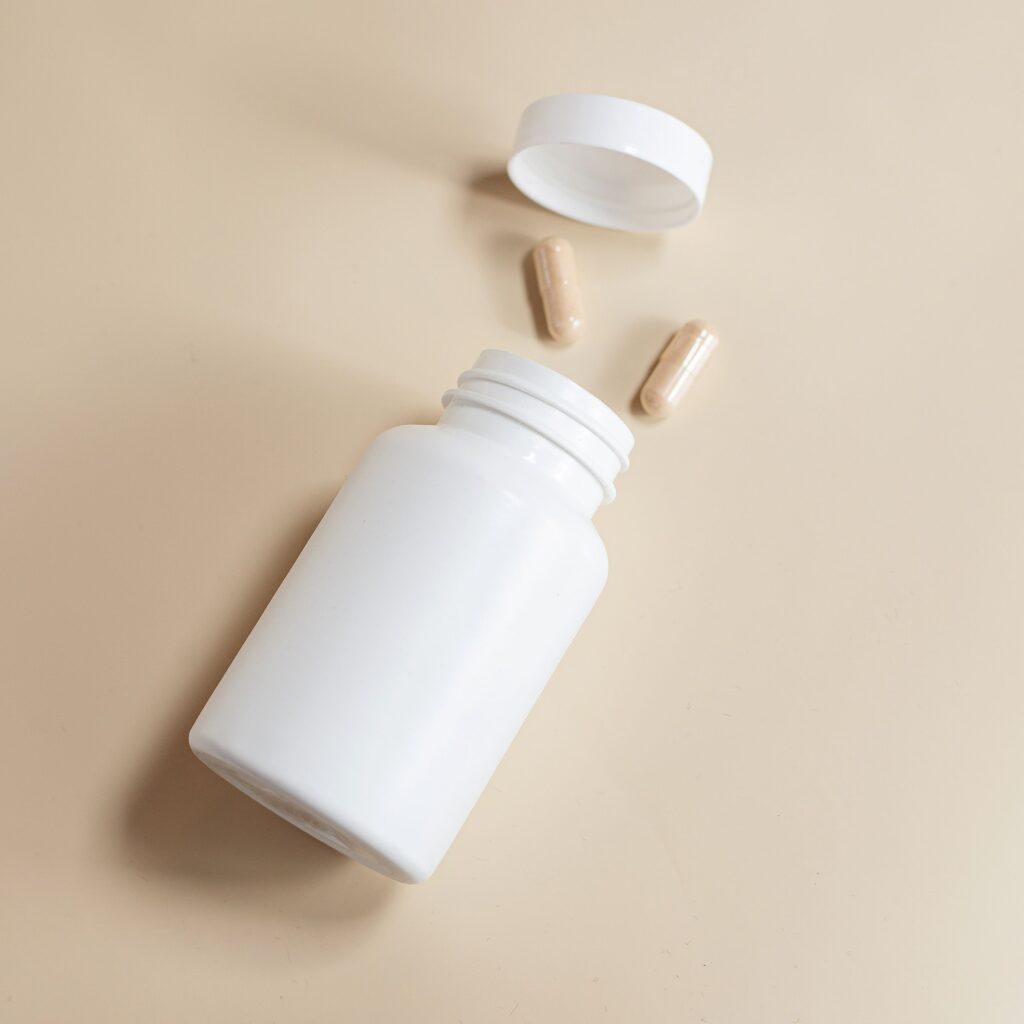 Frasco de cápsulas de suplemento vitamínico
