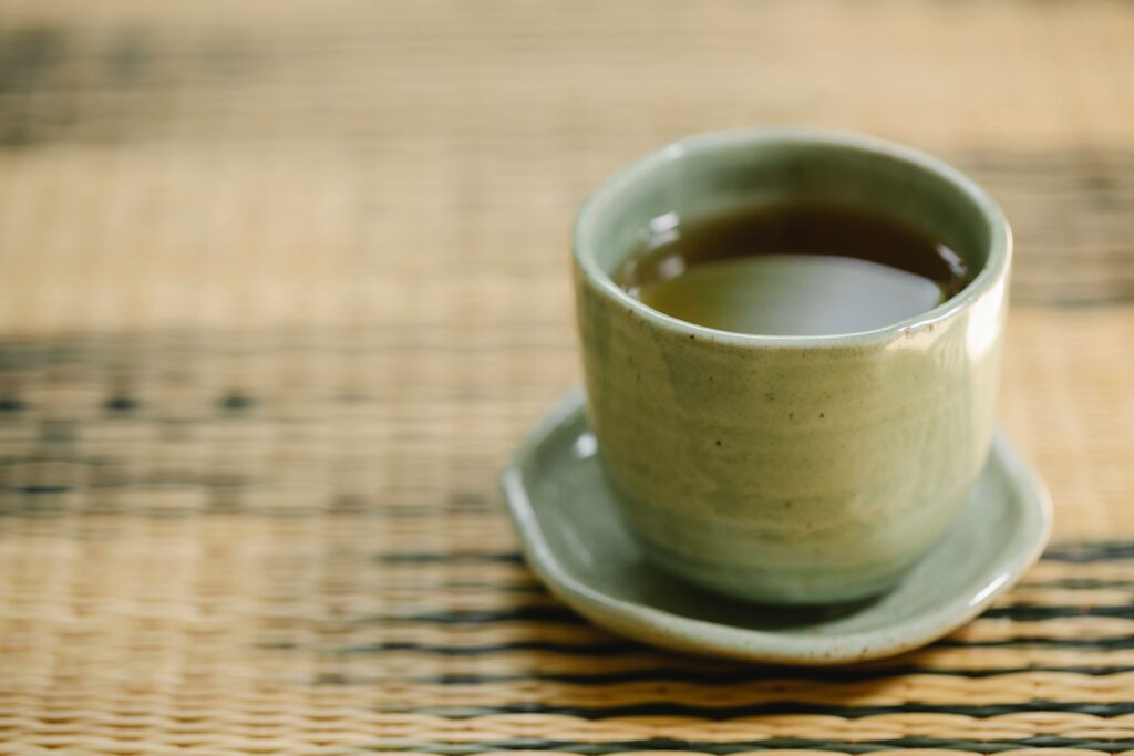Taza de té verde, fuente de EGCG y catequinas